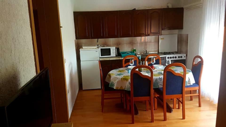 Apartmani Vibovec Lana 305 Лопар Экстерьер фото