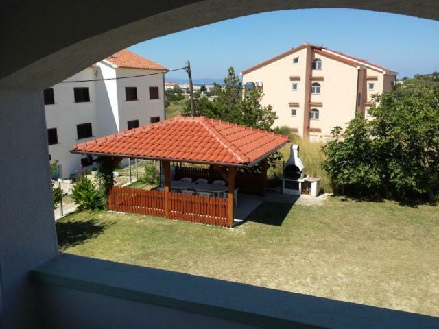 Apartmani Vibovec Lana 305 Лопар Экстерьер фото
