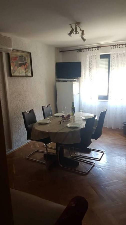 Apartmani Vibovec Lana 305 Лопар Экстерьер фото